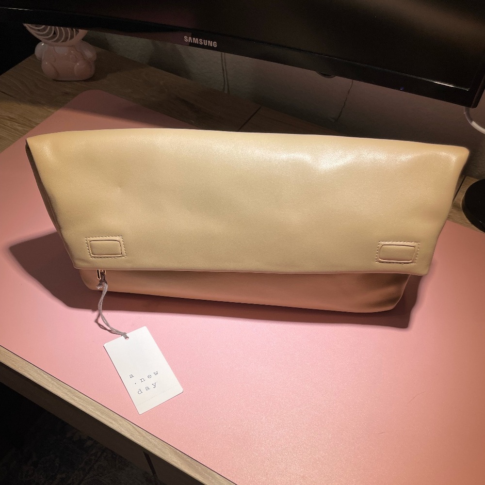 Oversized Clutch – A New Day in Khaki
